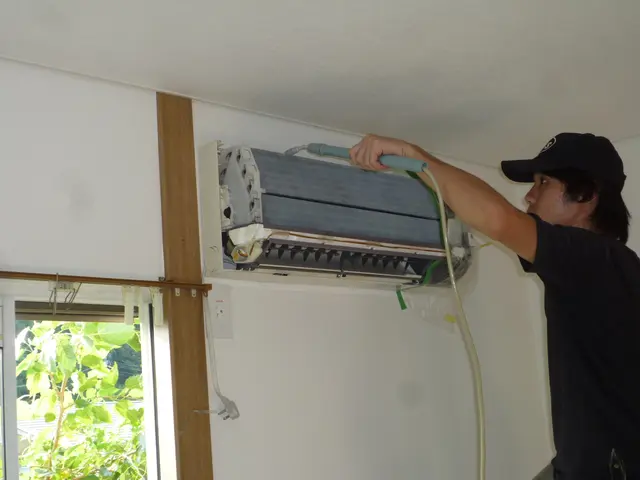壁掛け普通サイズ のエアコン分解洗浄＋防菌コートサービスの画像