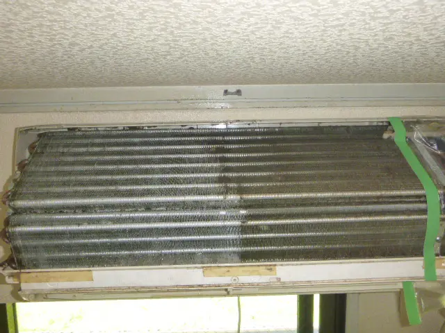 壁掛け普通サイズ のエアコン分解洗浄＋防菌コートサービスの画像