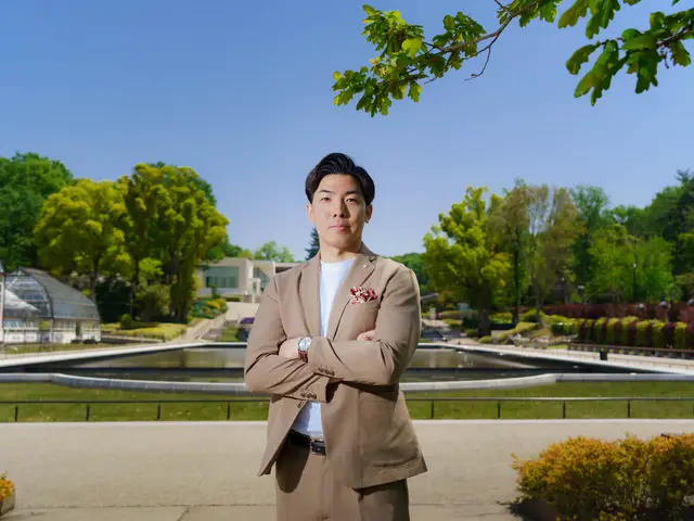 女性スタッフが撮影◎お客様に明るく丁寧な接客を心掛けています。