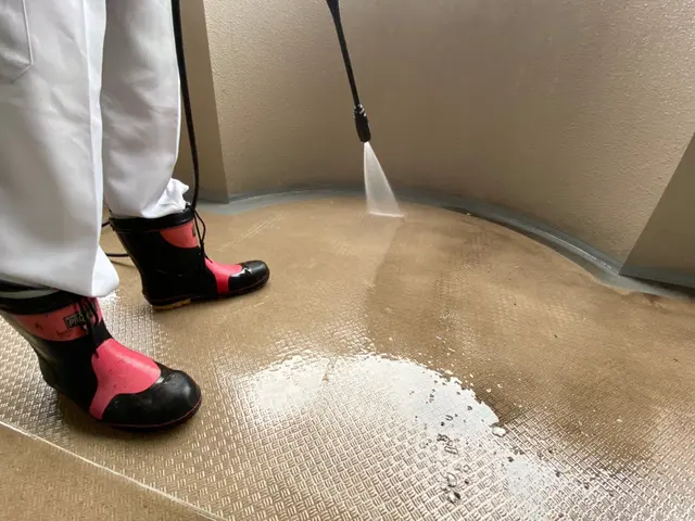 今話題の高圧洗浄！ベランダ・バルコニーの汚れをピカピカに！サービスの画像