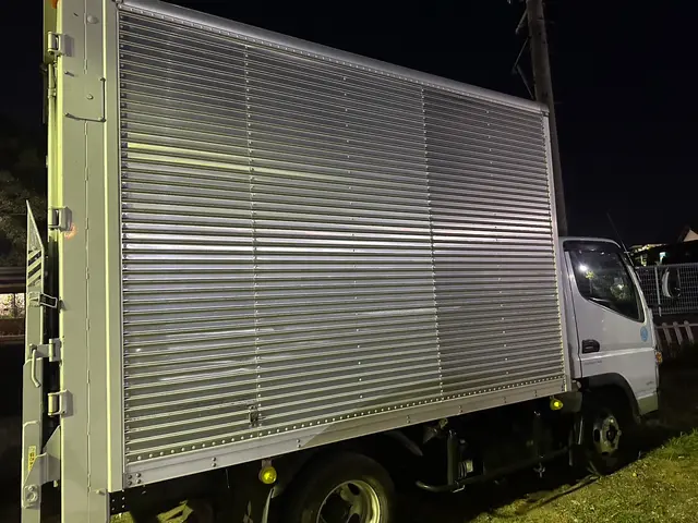 女性スタッフ指定OK！自社スタッフによる安心の2トントラック積み放題サービスの画像