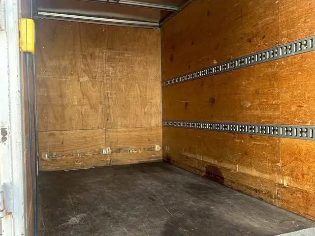 女性スタッフ指定OK！自社スタッフによる安心の2トントラック積み放題サービスの画像