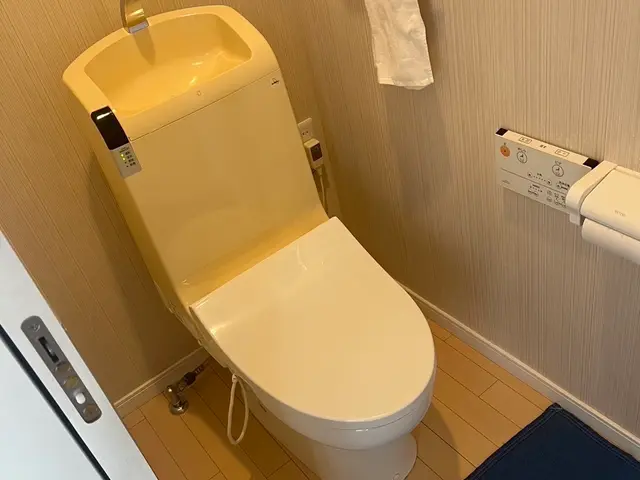 古いトイレの撤去から新規設置、清掃まで一貫対応のトイレリフォームサービスです！サービスの画像