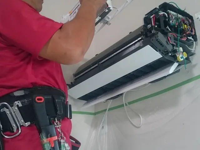 paypay使用可！夫婦でお伺いします！お掃除機能付全機種対応！抗菌コート無料！サービスの画像