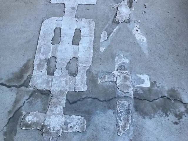 駐車場ライン塗装/くっきり区画で車幅整備/白・オレンジ対応/数字・矢印もOK！サービスの画像