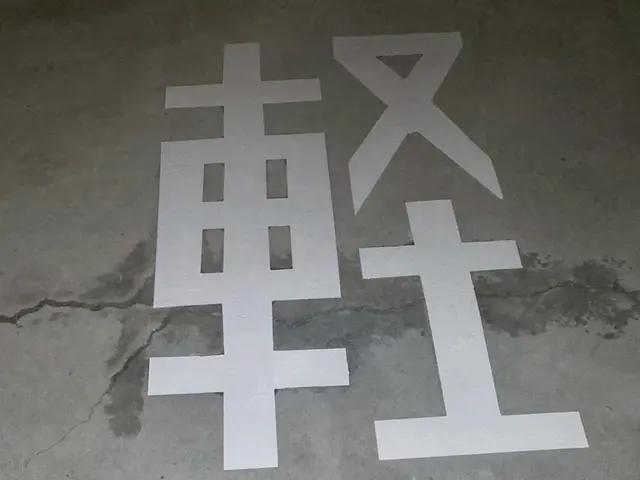 駐車場ライン塗装/くっきり区画で車幅整備/白・オレンジ対応/数字・矢印もOK！サービスの画像