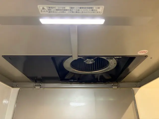 油とさよなら！専用洗剤でさっぱり落とします♪サービスの画像