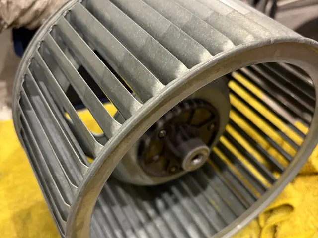 油とさよなら！専用洗剤でさっぱり落とします♪サービスの画像