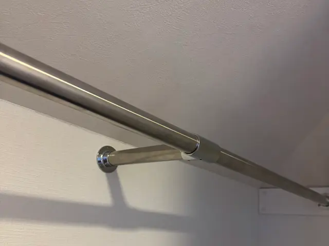 ハンガーパイプの取付はプロにお任せ下さい。サービスの画像