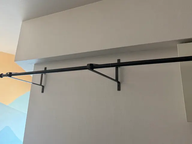 ハンガーパイプの取付はプロにお任せ下さい。サービスの画像