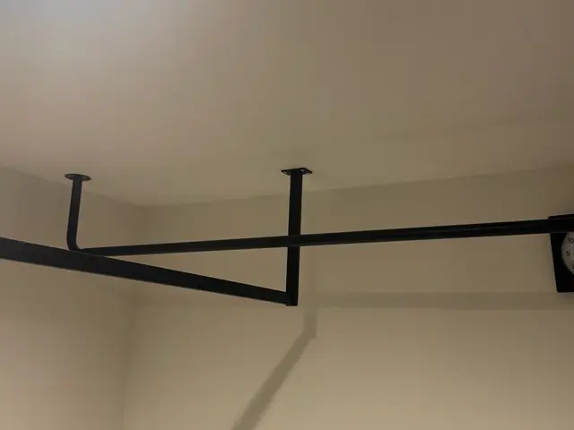 ハンガーパイプの取付はプロにお任せ下さい。サービスの画像