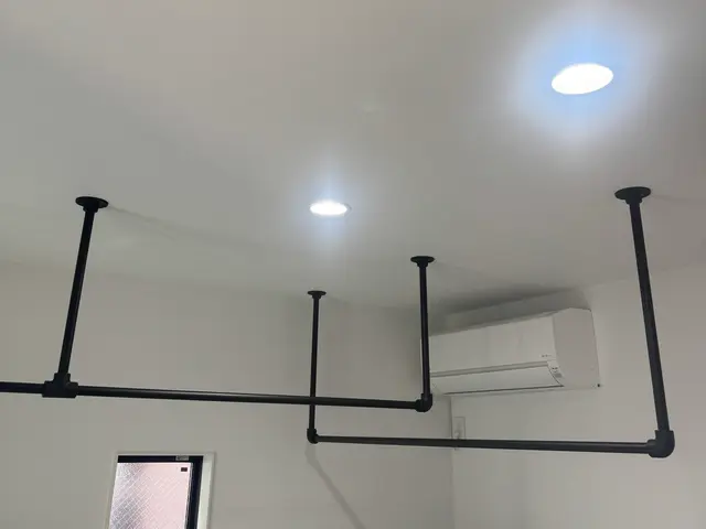 ハンガーパイプの取付はプロにお任せ下さい。サービスの画像