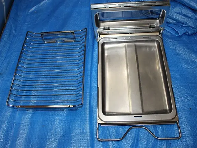 特割完全ピカチカ女性スタッフ！シンクの水垢油汚れもスッキリキッチンクリーニングサービスの画像