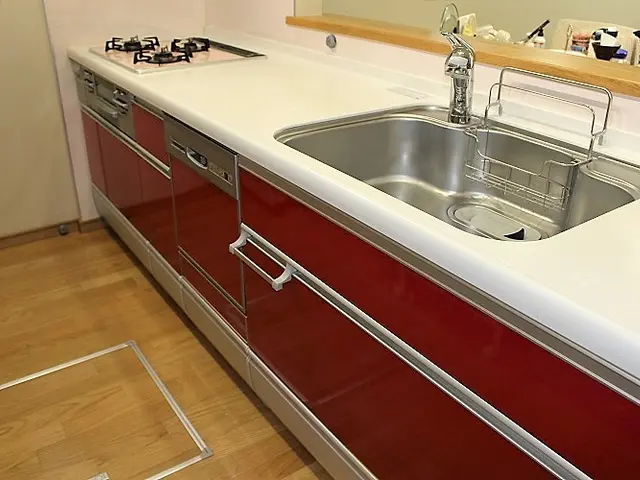 特割完全ピカチカ女性スタッフ！シンクの水垢油汚れもスッキリキッチンクリーニングサービスの画像