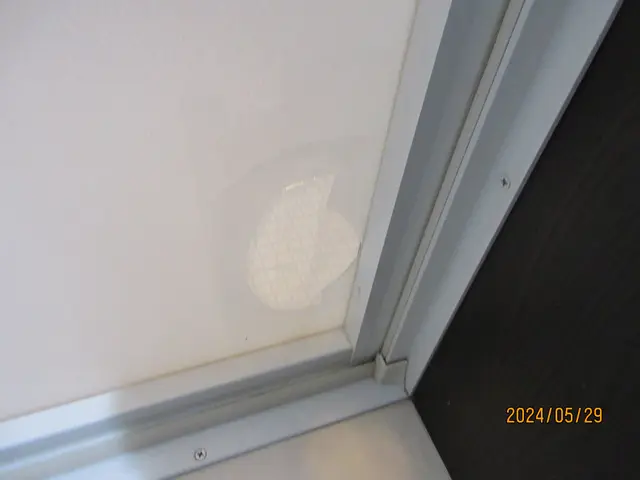 ★火災保険適用可能？★パネル割れを折れ戸交換★実質負担0円かも？★サービスの画像