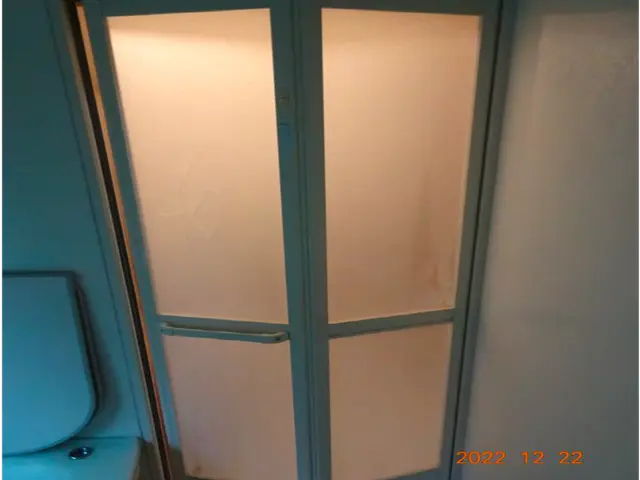 ★火災保険適用可能？★パネル割れを折れ戸交換★実質負担0円かも？★サービスの画像