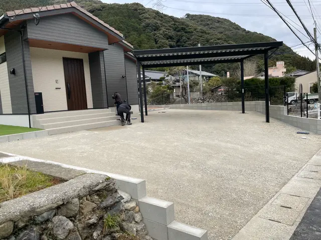 アスファルト舗装の新設、補修、やり変えサービスの画像