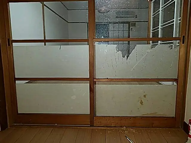 ガラス、網戸、サッシ三点セット！高圧洗浄で綺麗な景色はいかがですか！サービスの画像