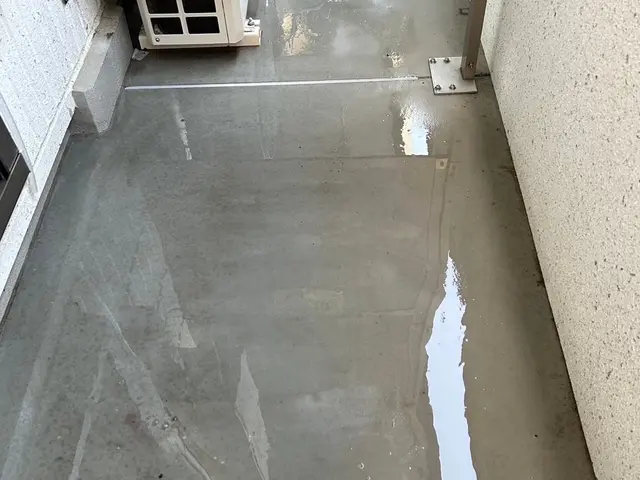 高圧洗浄で排水口までスッキリ綺麗に◎窓とサッシ下の洗い無料！女性スタッフ可能サービスの画像