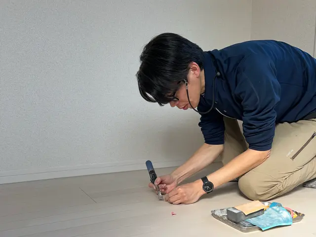 床にできた傷などの問題を補修で解決致します。サービスの画像