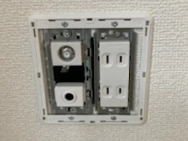 プレミアムなプロのサービスを！コンセント・スイッチ交換（株）catalystサービスの画像