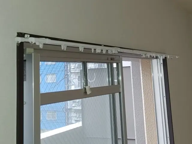 女性スタッフ同行OK！レール取付工事。レールのご購入は別途御見積となります。サービスの画像