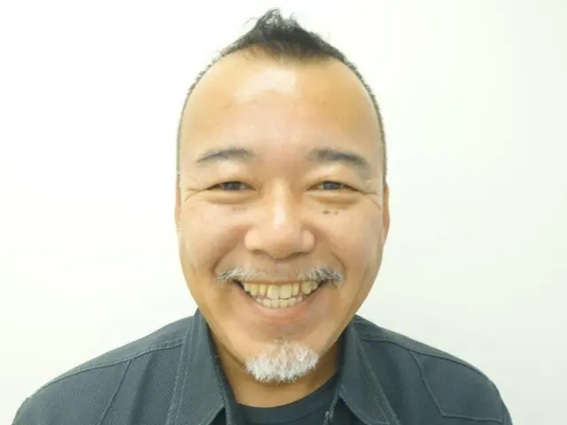 カーテンレール取り付けします。サービスの画像