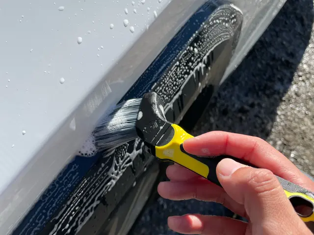 ☆細かい手洗い洗車で汚れを洗い流します、簡易コーティング付きです♪サービスの画像