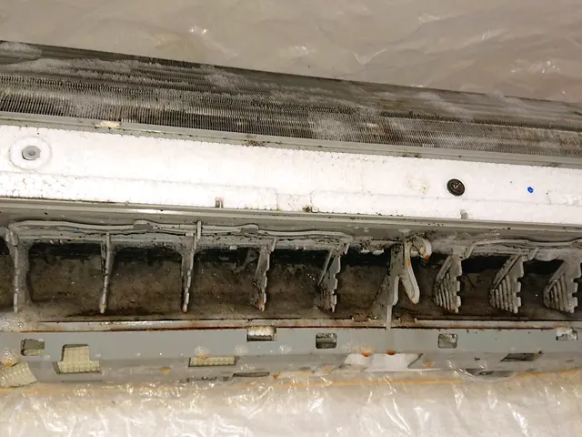 【 業歴30年の経験実績！】《 防カビ!コート無料 》◆エアコンクリーニング工事サービスの画像