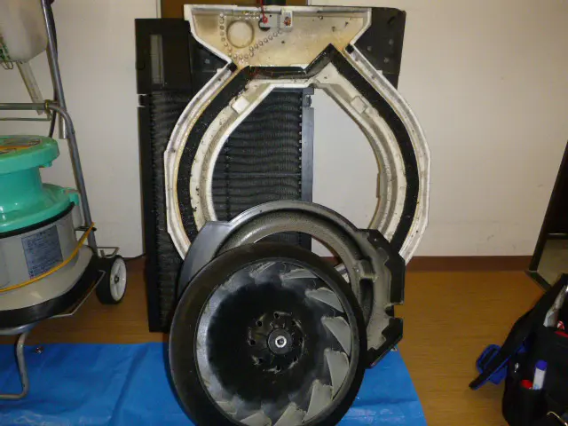 経験年数27年・壁掛から空調機まで対応！！エアコンクリーニング協会会員の当店へ！サービスの画像