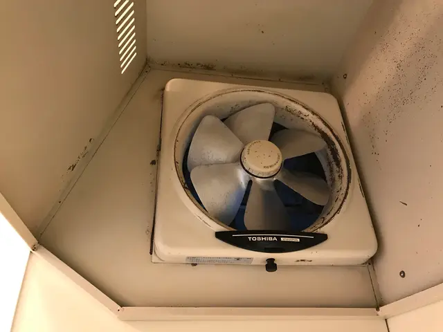 【油汚れを徹底洗浄☆】プロの技でツルツルピカピカ防汚仕上げ☆【女性同行可◉】サービスの画像