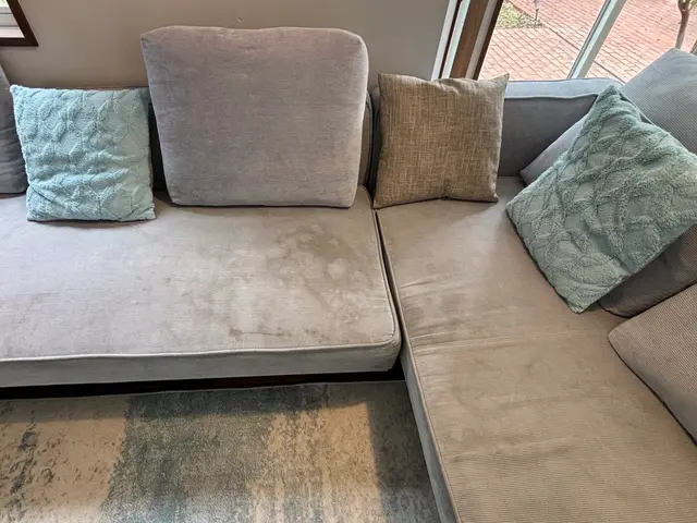 13年のプロがリンサーで徹底洗浄！諦めていたソファーの汚れ・ニオイをリセットサービスの画像