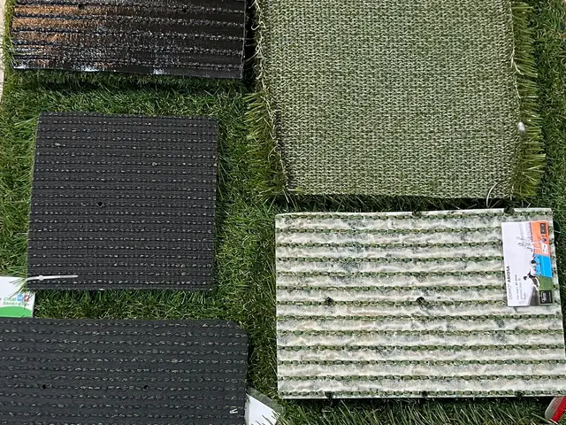 "人工芝"　安価なものから専門的なものまでご提案できます！^ ^サービスの画像