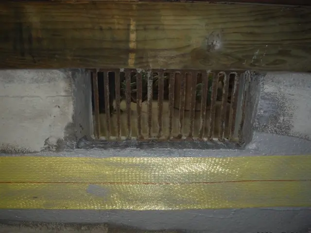 ①基礎クラック補修（エポキシ樹脂、アラミド繊維シート）または②樹脂モルタル充填サービスの画像