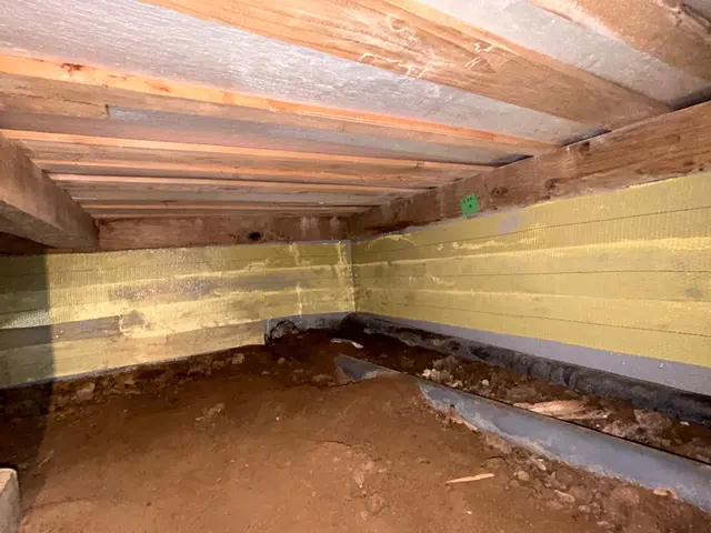 ①基礎クラック補修（エポキシ樹脂、アラミド繊維シート）または②樹脂モルタル充填サービスの画像