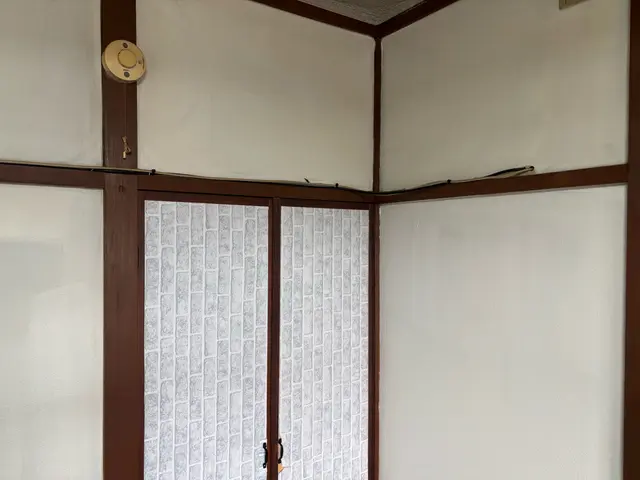 深呼吸したくなる部屋　今は貼り替えの時代じゃない　空気触媒塗料による壁紙塗り替えサービスの画像