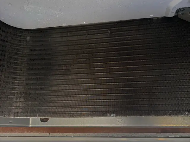 業務用エアコン、特に4方向吹き出しタイプのクリーニングサービスサービスの画像