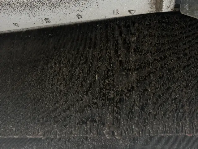 業務用エアコン、特に4方向吹き出しタイプのクリーニングサービスサービスの画像