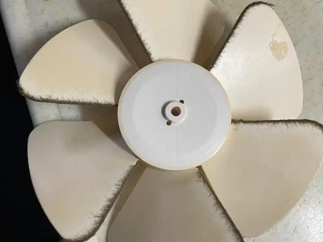 頑固な油汚れ！レンジフードのクリーニングならおまかせ下さい。サービスの画像