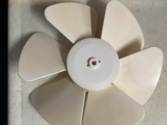 頑固な油汚れ！レンジフードのクリーニングならおまかせ下さい。サービスの画像