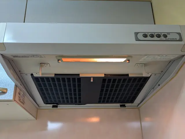 レンジフードを分解洗浄☆油汚れを徹底除去！換気効率UPでキッチンをピカピカにサービスの画像