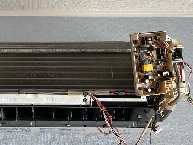 夏にカビたエアコンを洗浄しましょう！1台8,500円★★★★★サービスの画像