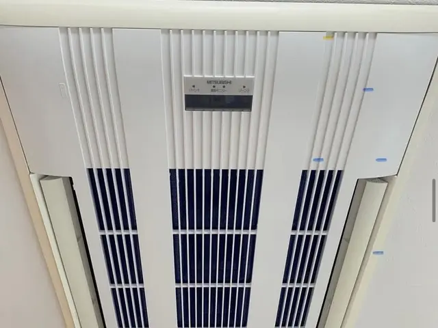 天井埋込・吊り下げエアコンクリーニングサービスの画像