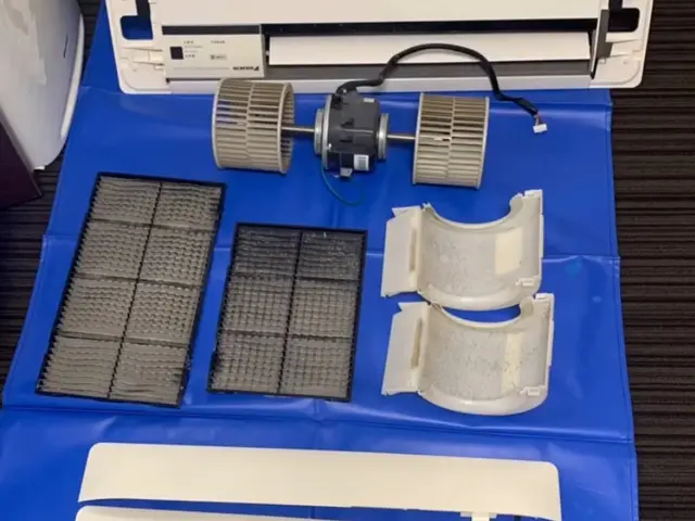 天井埋込・吊り下げエアコンクリーニングサービスの画像