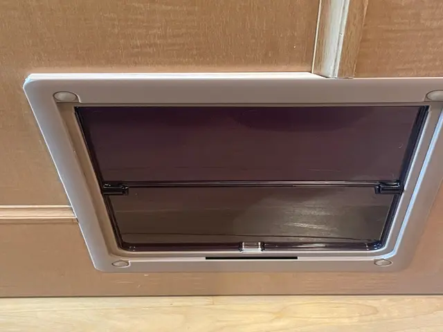 ペットドア　取り付けいたします・東京・千葉・神奈川・埼玉・茨城サービスの画像