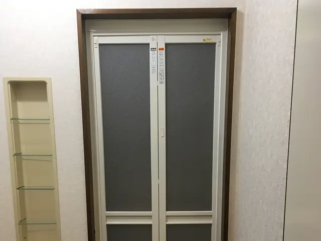 好評の浴室扉リフォーム。古い扉の交換、パネルのみの交換もOK！まずはご相談下さいサービスの画像