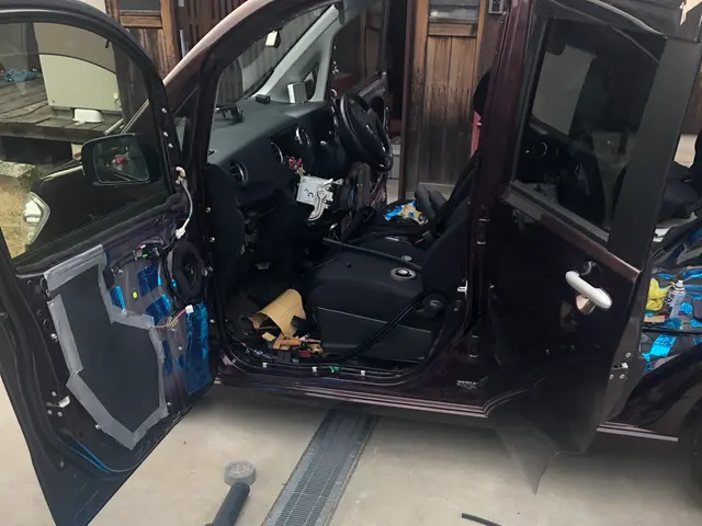 デッドニング　カーオーディオ　バッ直　国産車サービスの画像