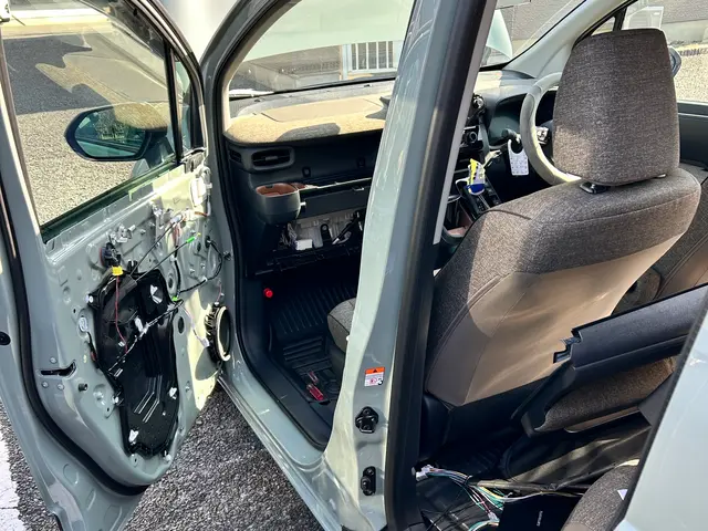 デッドニング　カーオーディオ　バッ直　国産車サービスの画像