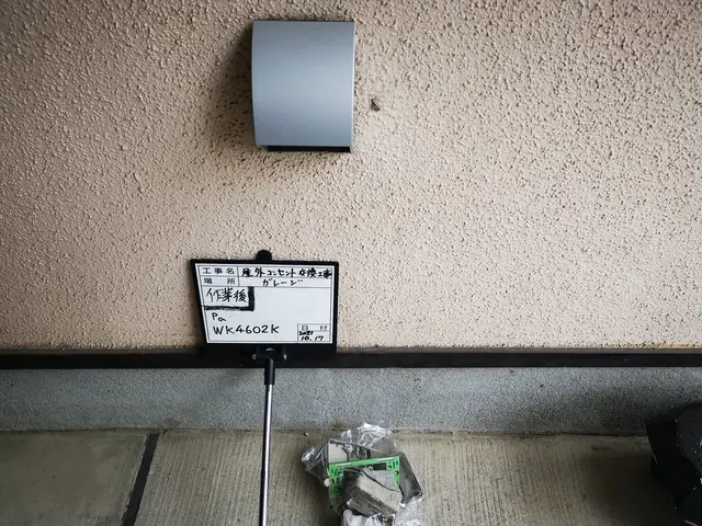 屋外防水コンセント交換。(割れ、変形等に寄る)写真の者が伺います。サービスの画像