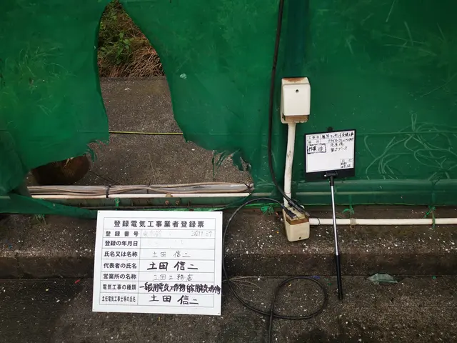 屋外防水コンセント交換。(割れ、変形等に寄る)写真の者が伺います。サービスの画像